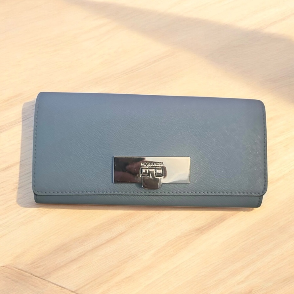 Michael Kors Callie sky blue leather carryall wallet - Picture 2 of 7